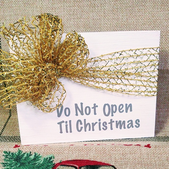 HANDCRAFTED MINI WOOD SIGN/TIERED TRAY DECOR/DO NOT OPEN TIL CHRISTMAS GIFT SIGN - Picture 1 of 2